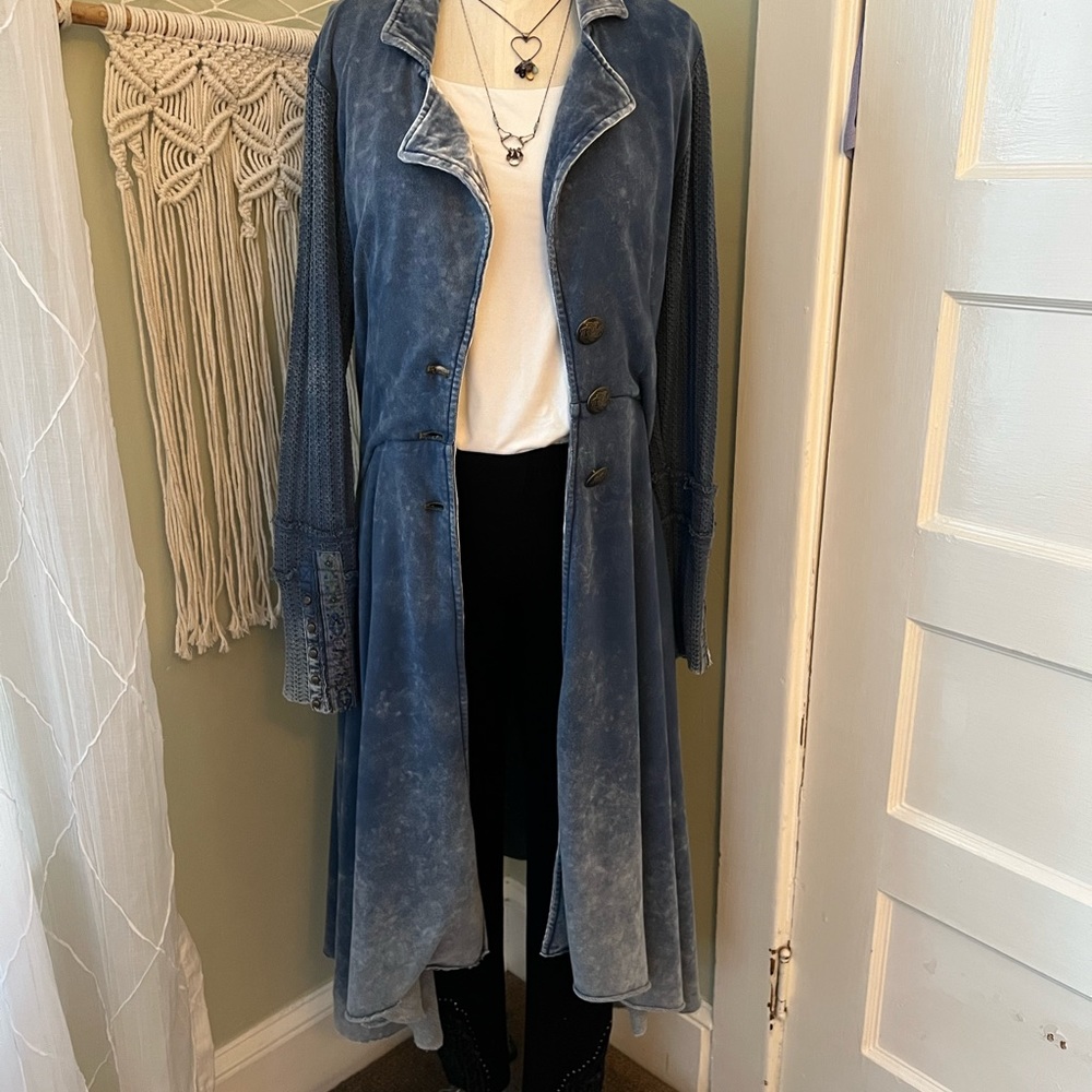Beautiful jacket/duster.